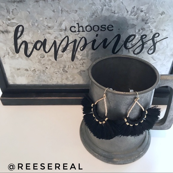 Black and Gold Tone Fan Tassel Earrings Boho - Picture 3 of 7